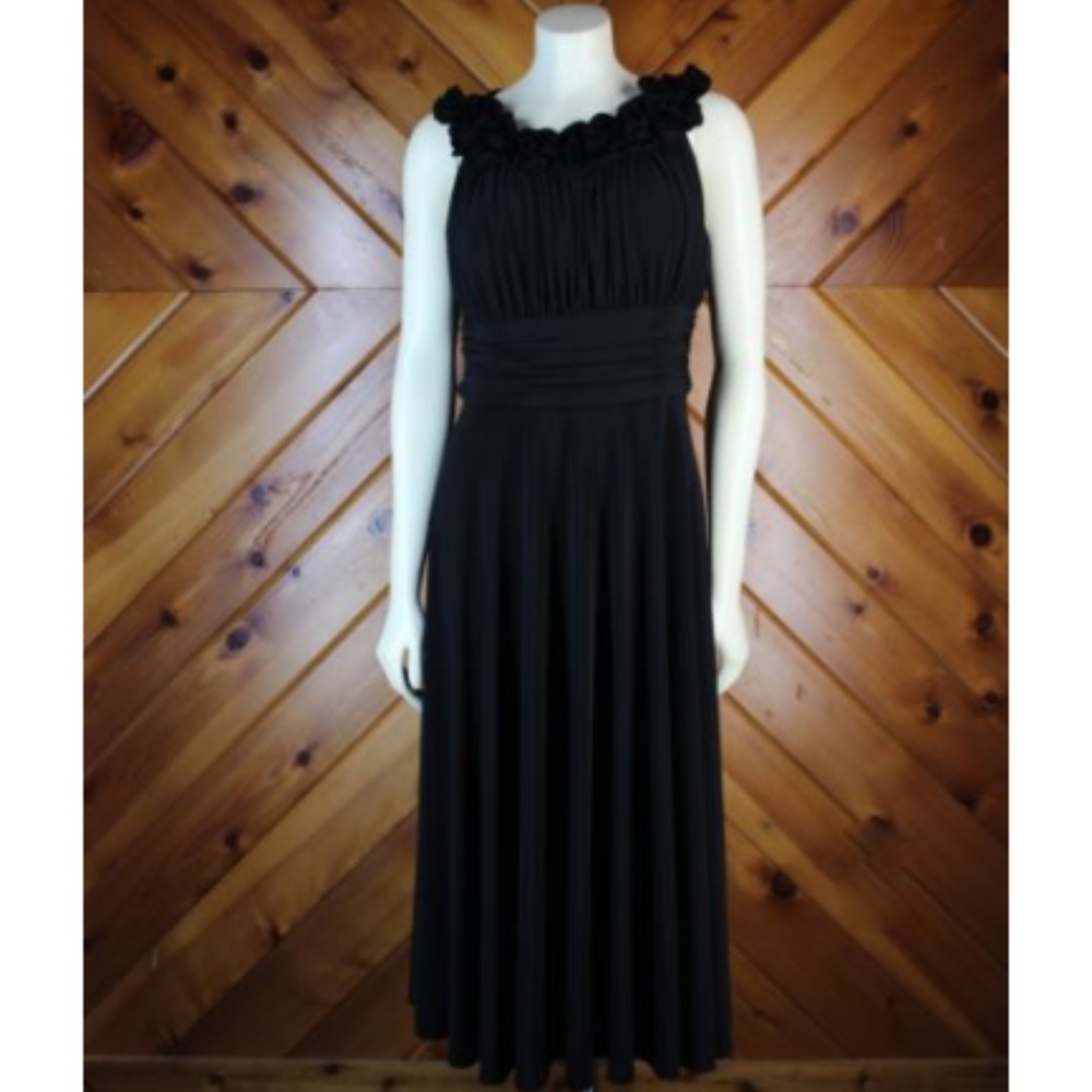 Jessica Howard Evenings || Black Ruffle Dress